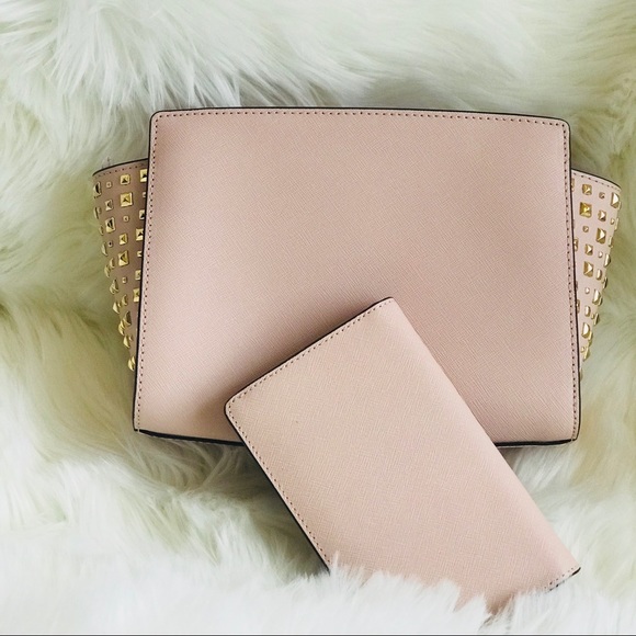 ♦️SOLD♦️ Michael Kors Selma Messenger Wallet Set - Picture 2 of 8